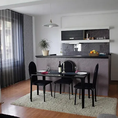 Centerlux Apartment *